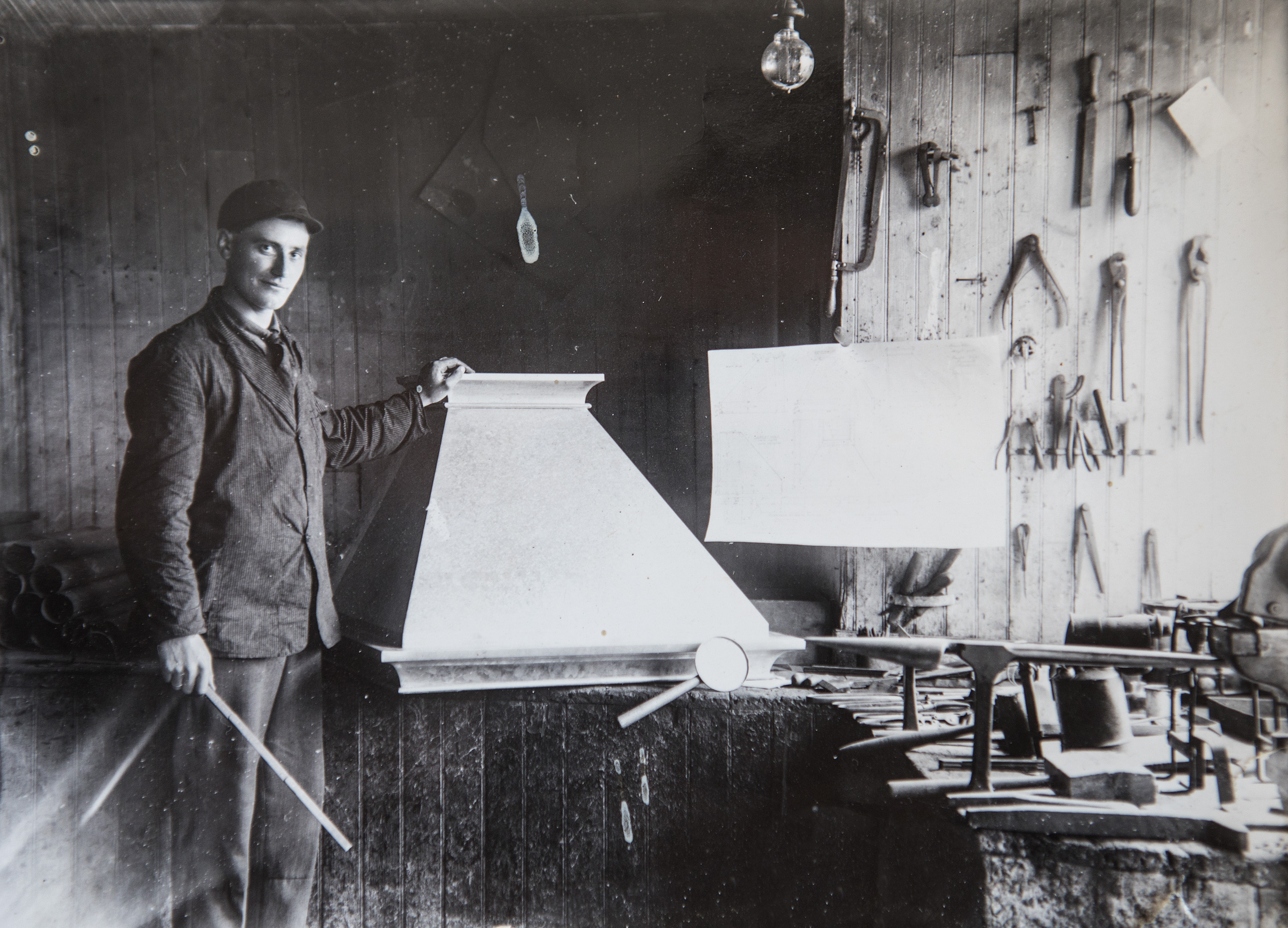 1V4A3111 Firmaets grunnlegger, Christian Føre, med damphetten som var hans svenneprøve.