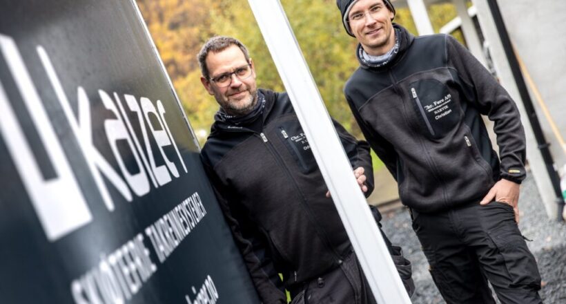 Oddbjørn Føre og Christian Eklo med Kaizer skjøtefri takrenne (Foto: Michael Ulriksen) Oddbjørn Føre og Christian Eklo med Kaizer skjøtefri takrenne (Foto: Michael Ulriksen)